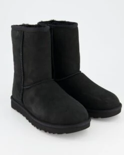 UGG Classic Short In Schwarz