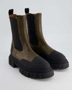 Konstantin Starke Baby In Schwarz