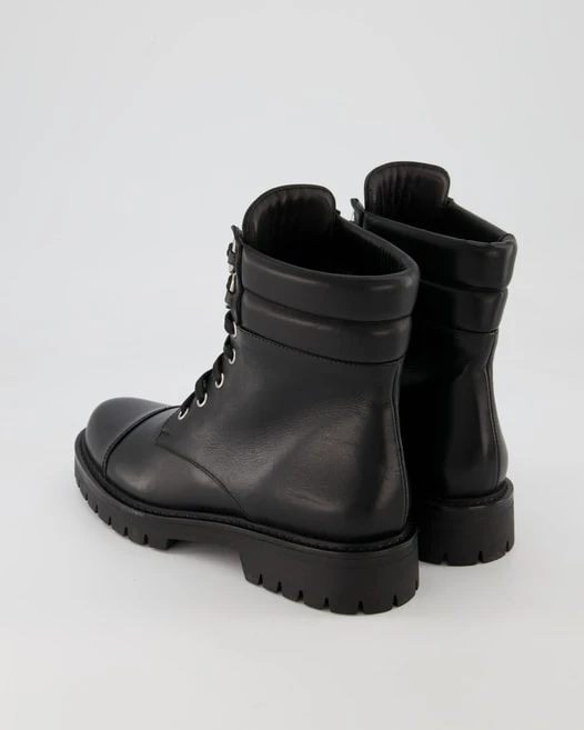 Konstantin Starke Ketti In Schwarz 5 Konstantin Starke Ketti In Schwarz – Bild 3